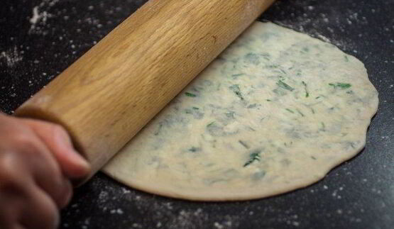 лепешки с сыром, чесноком и зеленью
