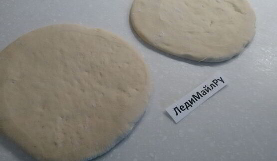 лепешки с яичницей и рукколой