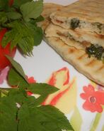 Лепешки со снытью, рисом и изюмом