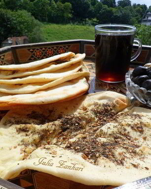 Манаиш-лепешки с сыром и кунжутом, заатаром