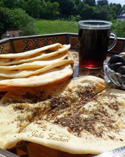 Рецепт манаиша-лепешек с сыром и кунжутом, заатаром