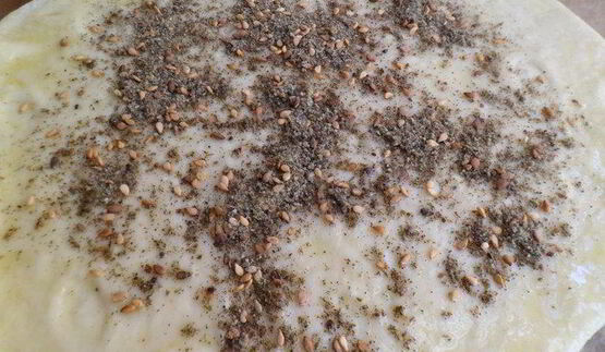 манаиш-лепешки с сыром и кунжутом, заатаром