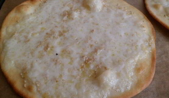 манаиш-лепешки с сыром и кунжутом, заатаром