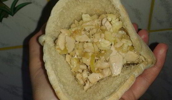пита с начинкой из курицы и сыра