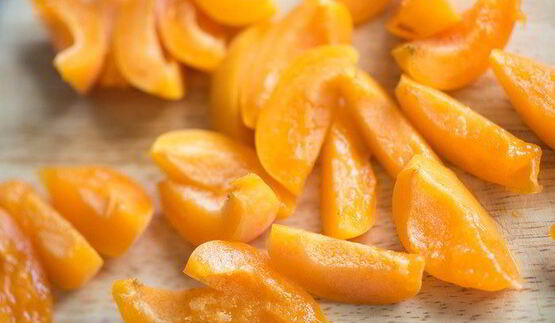 сладкая фокачча с лавандой, малиной и абрикосами