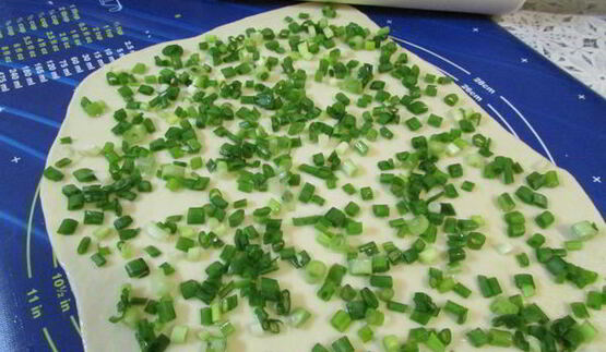 слоеные лепешки с зеленым луком