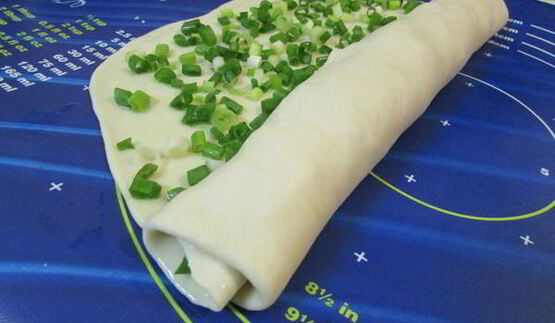 слоеные лепешки с зеленым луком