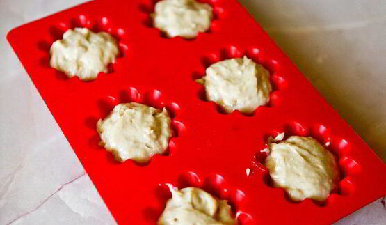 банановые маффины с клубникой