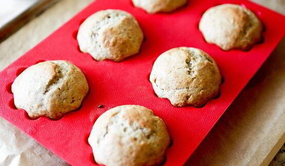 банановые маффины с клубникой