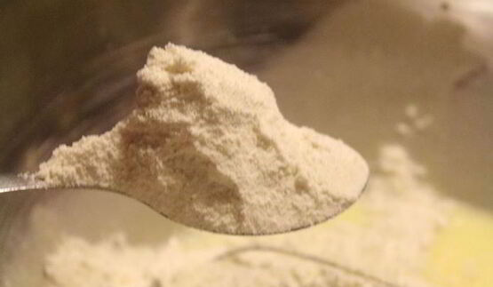 безглютеновые карамельные маффины со сливами