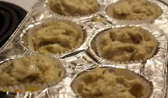 безглютеновые карамельные маффины со сливами