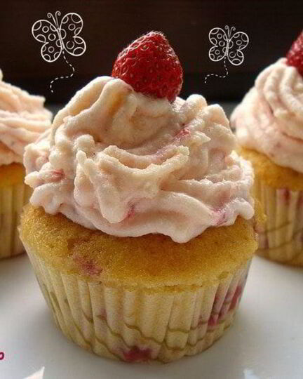 Рецепт клубничных маффинов с клубничным кремом