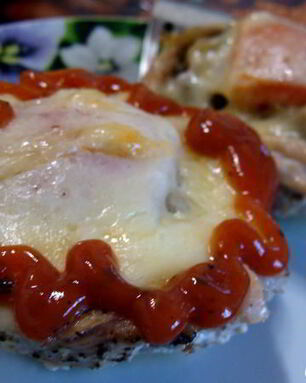 Куриные маффины с грибами и винным соусом