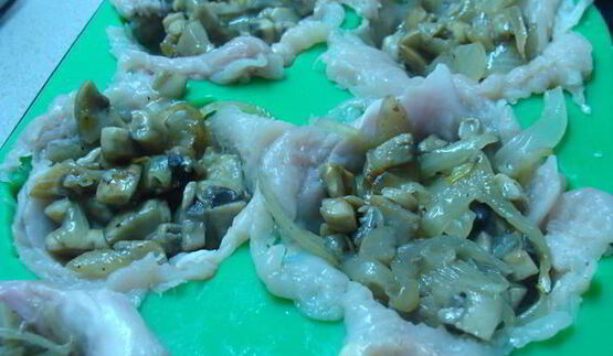 куриные маффины с грибами и винным соусом