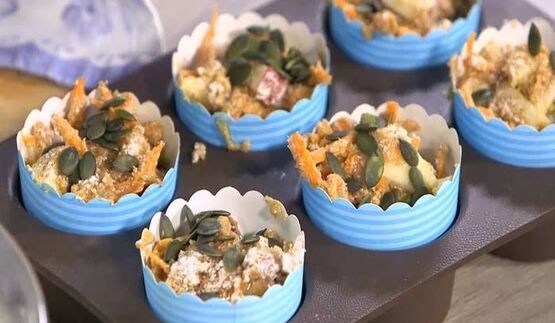 маффины из полбяной муки с яблоком, морковью и тыквенными семечками