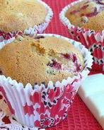 Маффины с брусникой и белым шоколадом