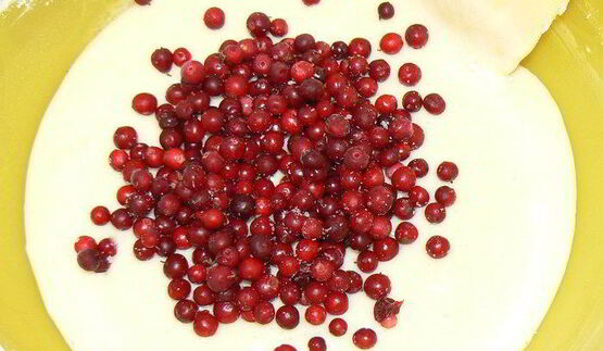 маффины с брусникой и белым шоколадом