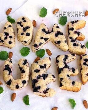 Маффины с черникой и миндалем