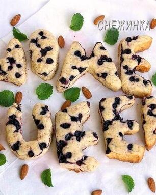 Маффины с черникой и миндалем