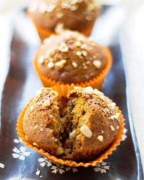 Маффины с грецкими орехами и джемом