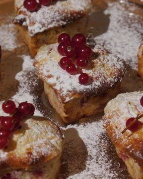 Маффины с красной смородиной