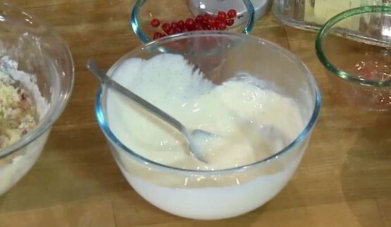 маффины с красной смородиной