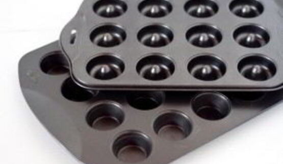 маффины с посыпкой и ванильной глазурью