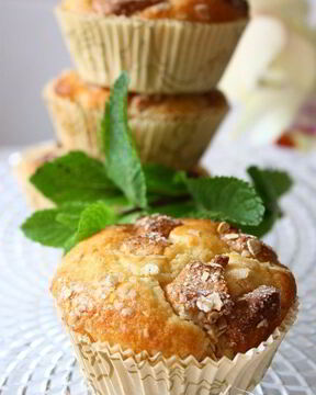 Маффины с ревенем и марципаном