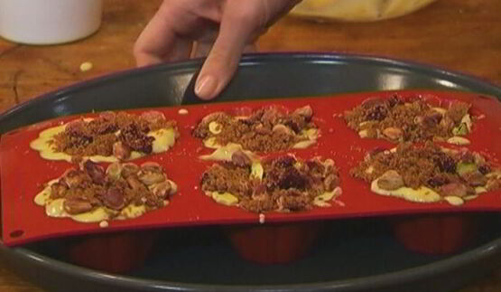 маффины с сухофруктами и фисташками