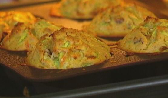 маффины с цукини, морковью и орехами пекан