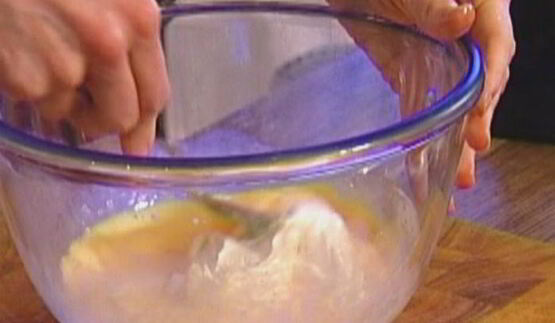 маффины со свежей малиной и миндальной корочкой