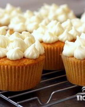 Морковные маффины со сливочной глазурью