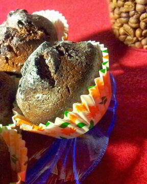 Шоколадные маффины с грецкими орехами