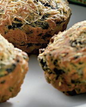 Шпинатные маффины с сыром и мускатом