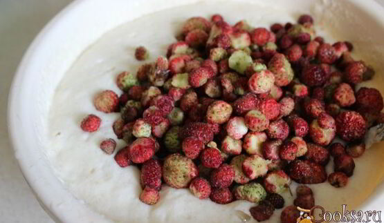 манник с лесной клубникой