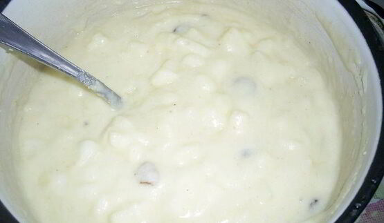 нежный манник с яблоками и изюмом