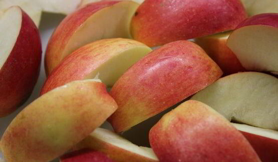 шоколадный манник с карамельными яблоками