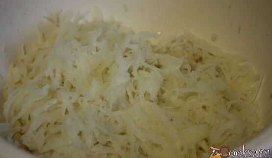 картофельные оладьи с мясным фаршем и жареным луком