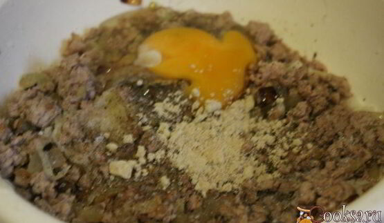 картофельные оладьи с мясным фаршем и жареным луком