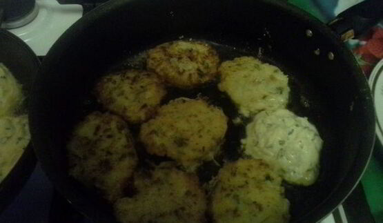 оладьи из кабачков с сыром и петрушкой