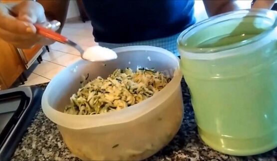 оладьи из кабачков с сыром и ветчиной