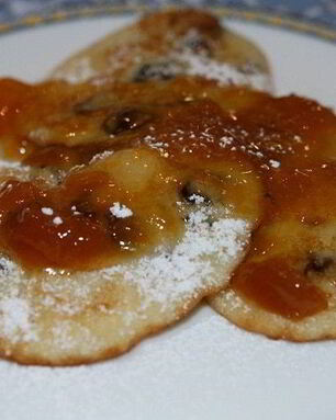 Оладьи из манки с изюмом