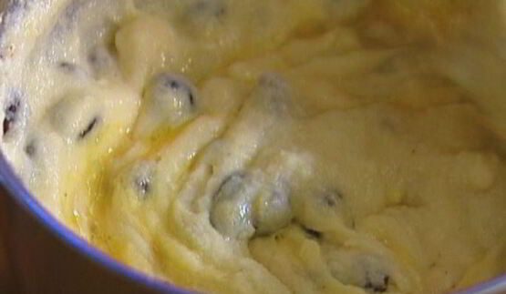 оладьи из манки с изюмом