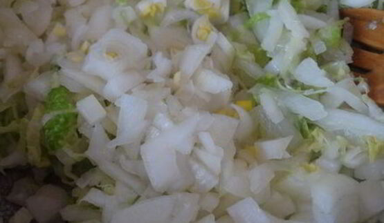 оладьи из пекинской капусты с огуречным соусом