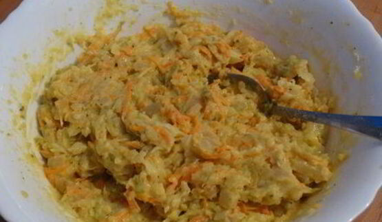 оладьи из пекинской капусты с огуречным соусом