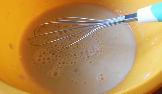 дрожжевые рогалики со сгущенкой