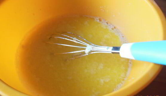 дрожжевые рогалики со сгущенкой