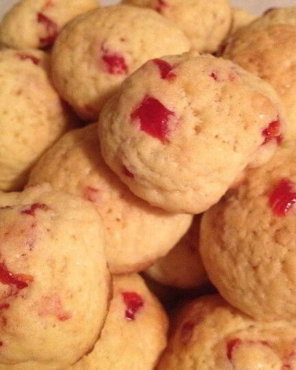 Рецепт песочного кукурузного печенья с сушеной вишней