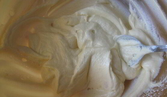 рассыпчатые рогалики вкус детства на сметанно-дрожжевом тесте