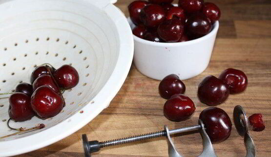 черешневый пирог с кедровыми орехами